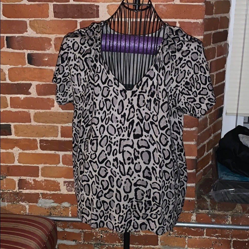Like New Lightweight Sweater Top!